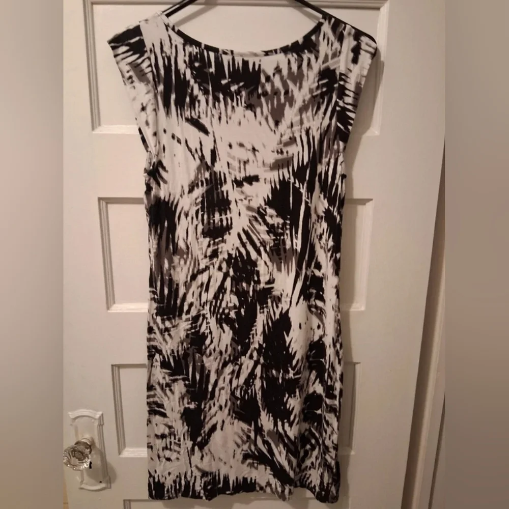 Black & White Printed Cap-Sleeve Dress - Picture 3 of 3